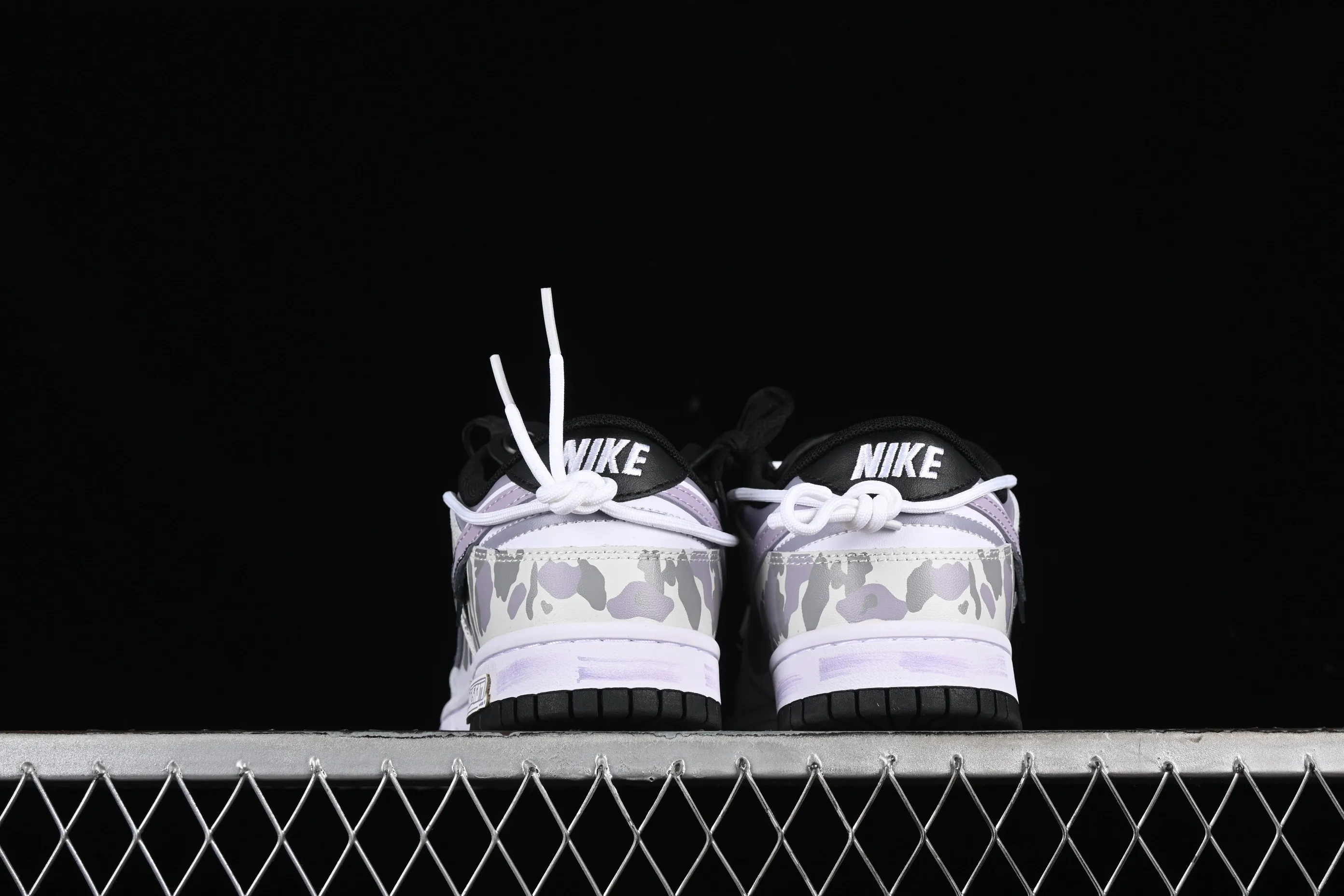 All Categories Nk SB Dunk Series Nk SB Dunk Low Low-top sneakers Nk Dunk Low Special mission camouflage Warship Simple black, white, purple and gray SB strap low-top casual sneakers DD1391-100